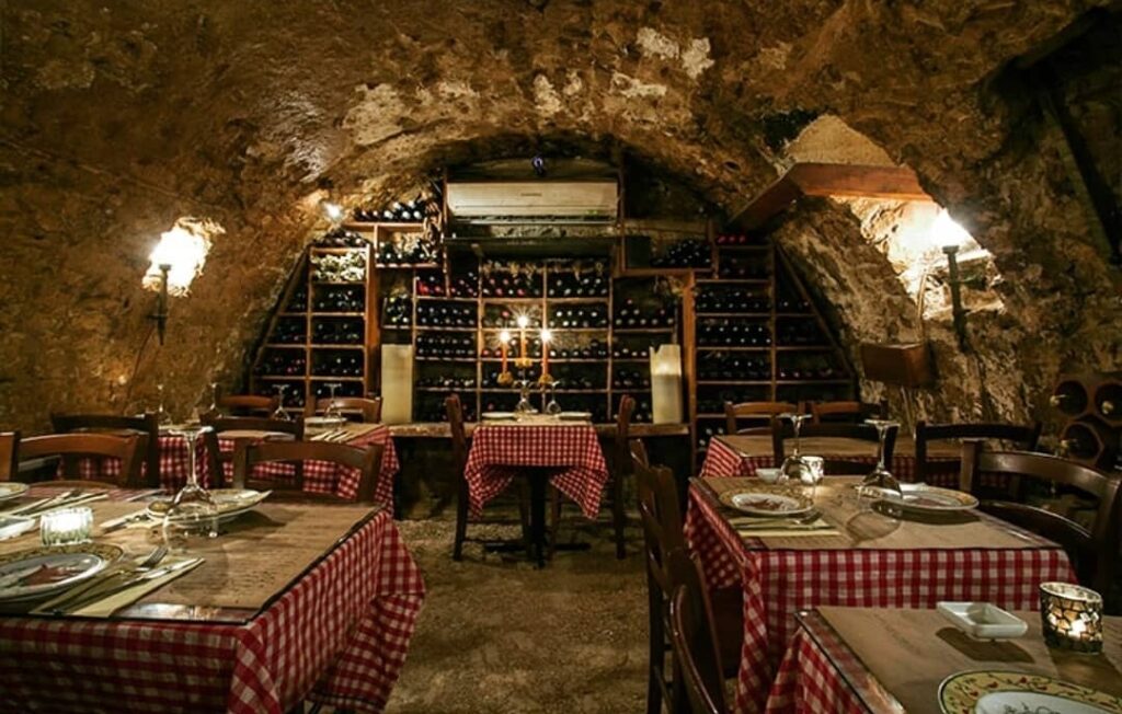 מרתף היין Wine Cellar